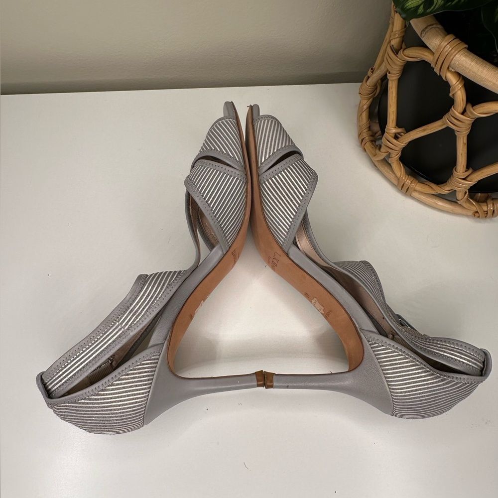 K. Bennett London Gray White Striped Christina Pumps Made in Italy, Size 9.5/40 - Picture 4 of 14